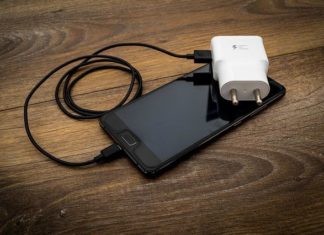 Quelles sont les différentes manières de recharger la batterie de mon smartphone Samsung ?